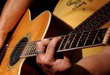 5 Cách Tự Học Đàn Guitar Tại Nhà Nhanh Tiến Bộ Nhất