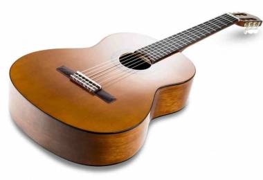 Nên mua Acoustic hay Classic cho người mới học Guitar?